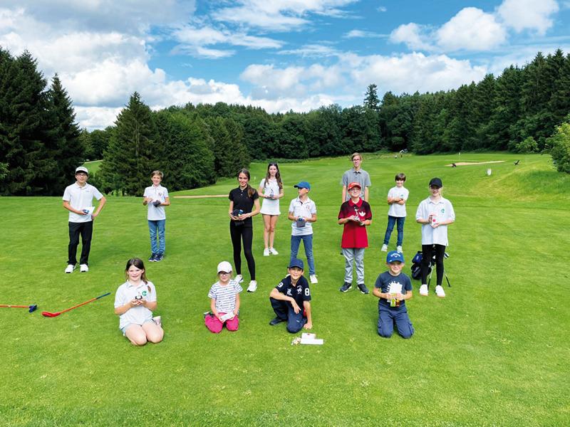 Wöchentliche Trainingsgruppen für alle Alters-und Spielgruppen